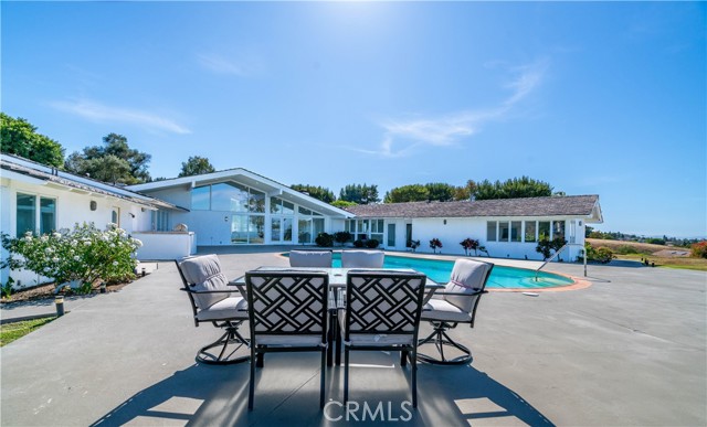 13 Buggy Whip Drive, Rolling Hills CA: https://media.crmls.org/medias/a2f1a15c-6324-4333-bc40-bdb8b658693d.jpg
