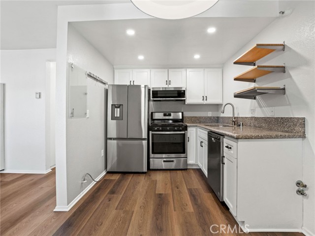 Detail Gallery Image 2 of 17 For 14405 Cerise Ave #29,  Hawthorne,  CA 90250 - 2 Beds | 2 Baths