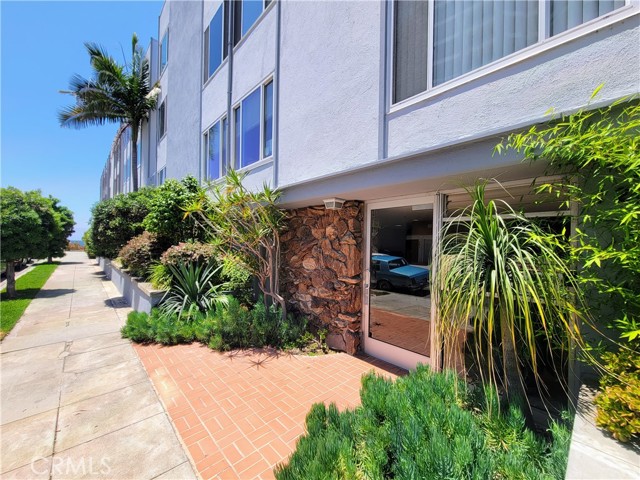 Detail Gallery Image 1 of 25 For 1250 E. Ocean Blvd. #301,  Long Beach,  CA 90802 - 2 Beds | 1 Baths