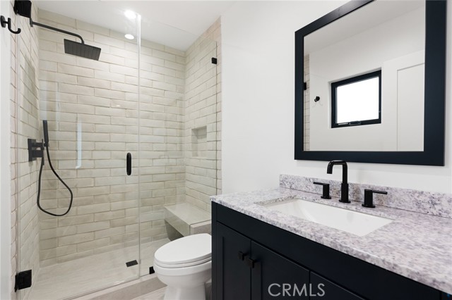 Detail Gallery Image 13 of 38 For 8334 Winsford Ave, Los Angeles,  CA 90045 - 5 Beds | 4 Baths