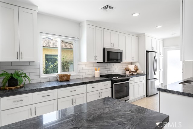 427 Stanford Road, Burbank CA: https://media.crmls.org/medias/a2f4dec6-c45c-4bcc-9357-47456d57a9b2.jpg