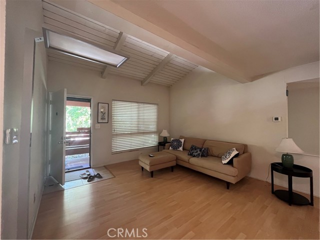 3719 Country Club Drive, Long Beach CA: https://media.crmls.org/medias/a2f585e5-dd76-4c2d-a6d7-3d15c375fc46.jpg