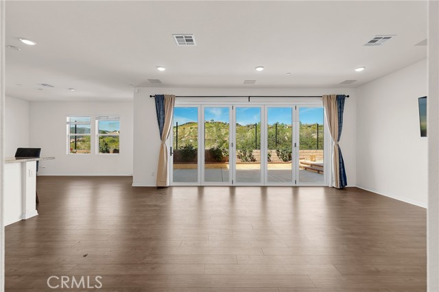 Detail Gallery Image 9 of 52 For 24655 Acadia, Corona,  CA 92883 - 4 Beds | 3 Baths