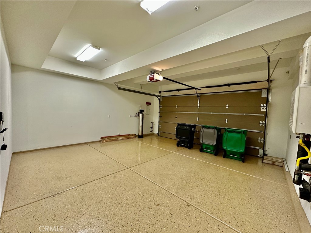 https://media.crmls.org/medias/a2f6dddb-3657-4a21-8d77-46cc2210d373.jpg?preset=X-Large