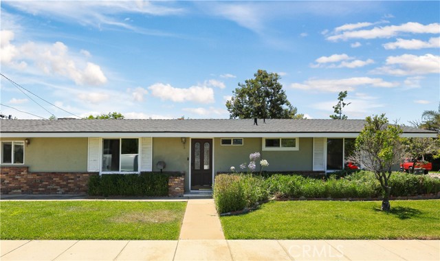526 N Emerald Drive, Orange CA: https://media.crmls.org/medias/a2f6efd2-d694-4ea9-be2f-4d49b7c18c32.jpg