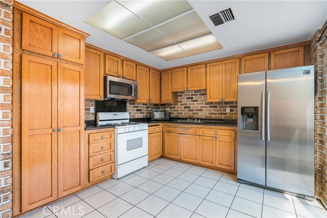 Detail Gallery Image 12 of 23 For 8702 Willis Ave, Panorama City,  CA 91402 - 2 Beds | 1/1 Baths