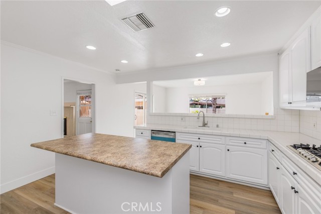 Detail Gallery Image 6 of 34 For 16642 Los Alimos St, Granada Hills,  CA 91344 - 4 Beds | 2/1 Baths