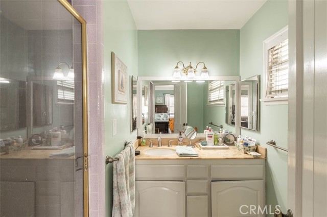 931 5th Street, Hermosa Beach, California 90254, 6 Bedrooms Bedrooms, ,2 BathroomsBathrooms,Residential,Sold,5th,SB22187324