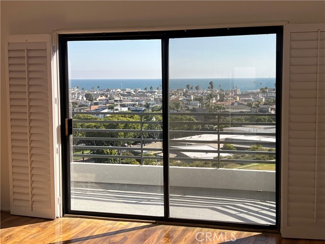 270 Cagney Lane, Newport Beach CA: https://media.crmls.org/medias/a2fb6c72-8cf2-4ecf-9720-ed2cc0601324.jpg
