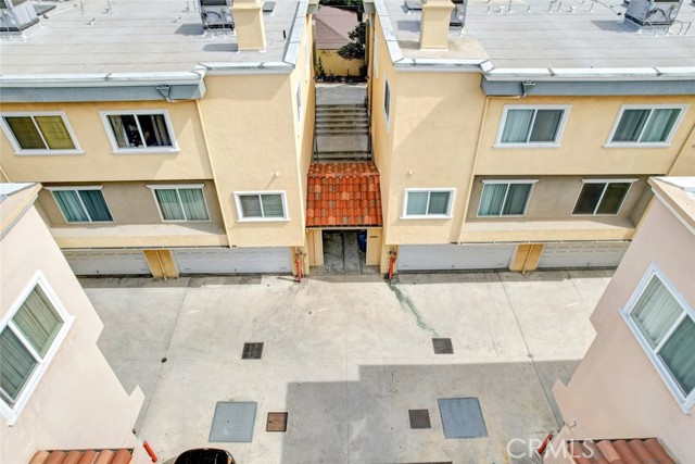 Detail Gallery Image 45 of 52 For 13629 Wyandotte St #111,  Van Nuys,  CA 91405 - 4 Beds | 3 Baths