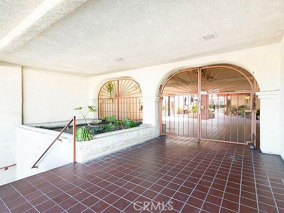 7625 Reseda Boulevard, Reseda CA: https://media.crmls.org/medias/a2fd3d2b-4043-46b6-9954-154d4f8d3ba9.jpg