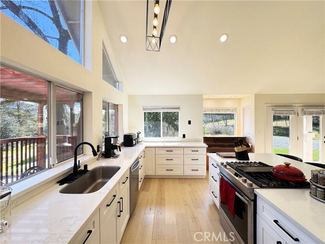 Detail Gallery Image 9 of 60 For 14605 Tomki Rd, Redwood Valley,  CA 95470 - 3 Beds | 2 Baths