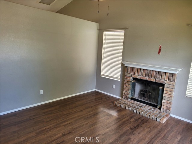 Detail Gallery Image 3 of 6 For 18935 Applewood Way, Lake Elsinore,  CA 92530 - 4 Beds | 2 Baths