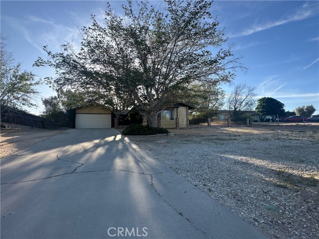15811 Condor Road, Victorville CA: https://media.crmls.org/medias/a2fe0d9a-0193-4c04-8d30-a2d3236561a5.jpg