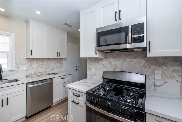Detail Gallery Image 15 of 21 For 2241 Grand Ave, Long Beach,  CA 90815 - 4 Beds | 2 Baths