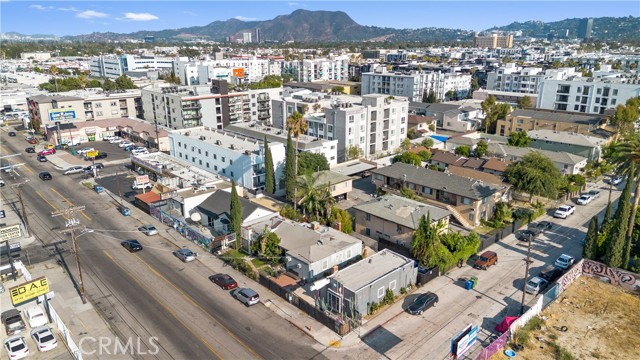 11170 Burbank Boulevard, North Hollywood CA: https://media.crmls.org/medias/a2fee026-3d1b-4ecc-9f24-34db8f100123.jpg