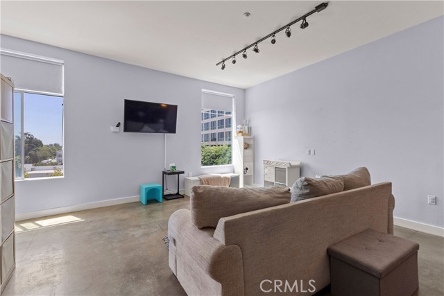 435 West Center Street Promenade, Anaheim CA: https://media.crmls.org/medias/a2ff52d7-5166-4a61-bad3-d50c1712fa61.jpg