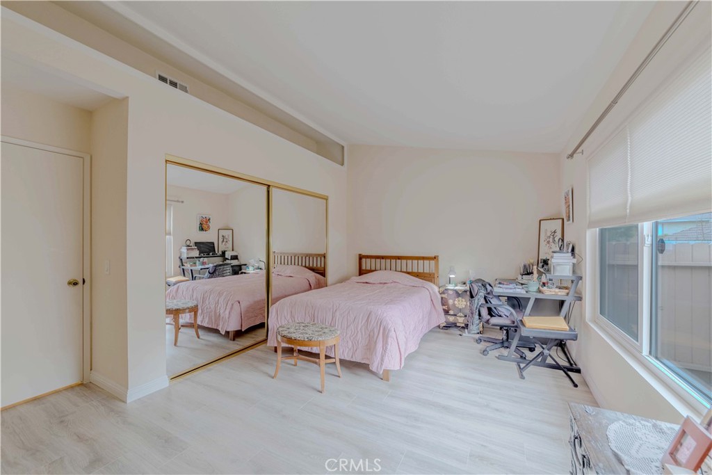 https://media.crmls.org/medias/a2ff6031-4dcf-426c-b70e-83e1da70768a.jpg?preset=X-Large