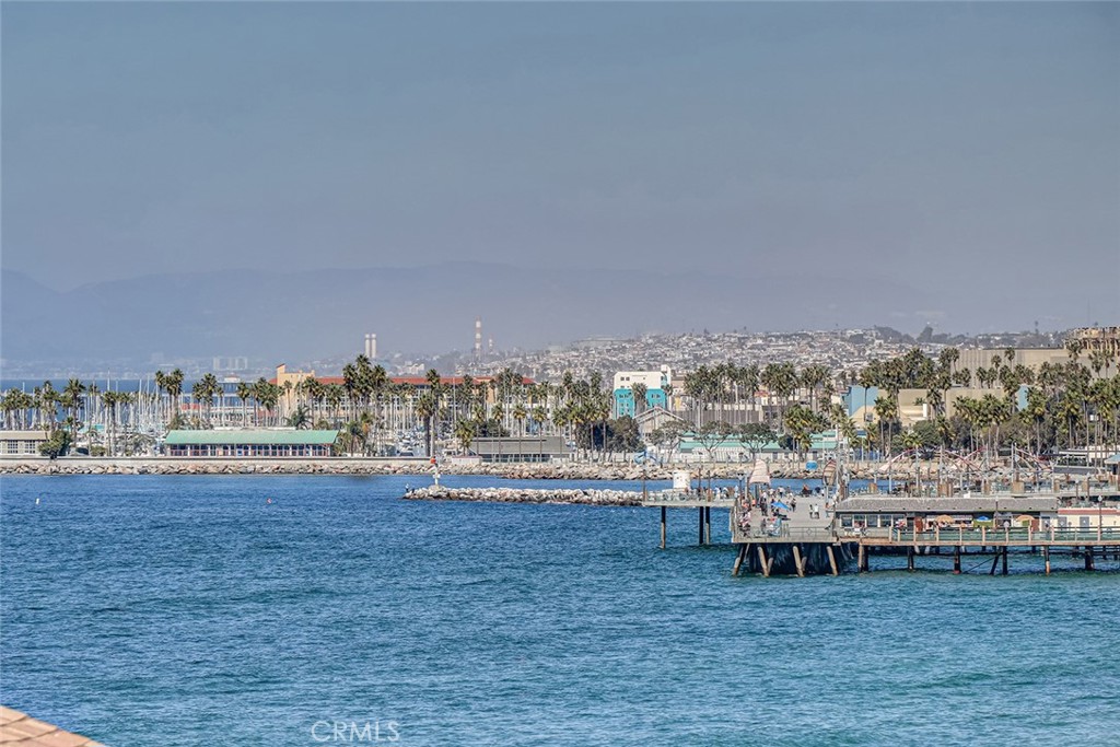 https://media.crmls.org/medias/a2ff9cba-f1af-4761-96c1-f067f034aac4.jpg?preset=X-Large