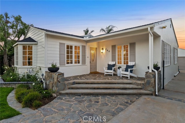 340 Broadway, Costa Mesa CA: https://media.crmls.org/medias/a300763d-0619-40ce-90b0-dd1aa09140d6.jpg