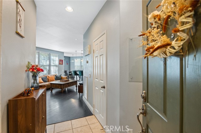 Detail Gallery Image 2 of 27 For 24120 Victoria #47,  Valencia,  CA 91355 - 2 Beds | 2 Baths