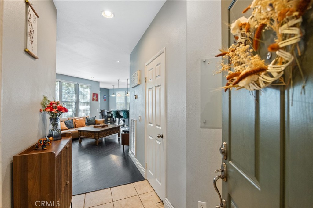 MLS #SR25251236 image #1