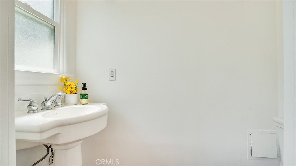 https://media.crmls.org/medias/a3014720-572d-4c55-9225-c0078ffcdec8.jpg?preset=X-Large