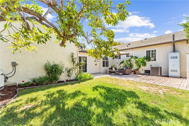 6557 E Walkerton Street, Long Beach CA: https://media.crmls.org/medias/a3037c01-19e5-4a67-8cc2-02e086f0ef45.jpg