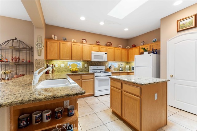 Detail Gallery Image 11 of 28 For 24089 Watercress Dr, Corona,  CA 92883 - 2 Beds | 2 Baths