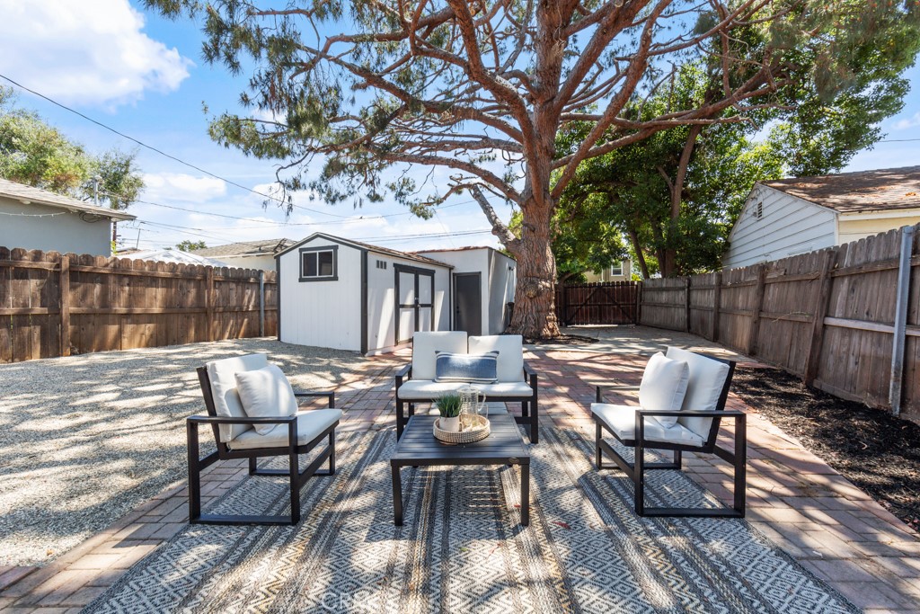 https://media.crmls.org/medias/a303fd8c-d095-4d69-9712-c6fd1ddb005e.jpg?preset=X-Large