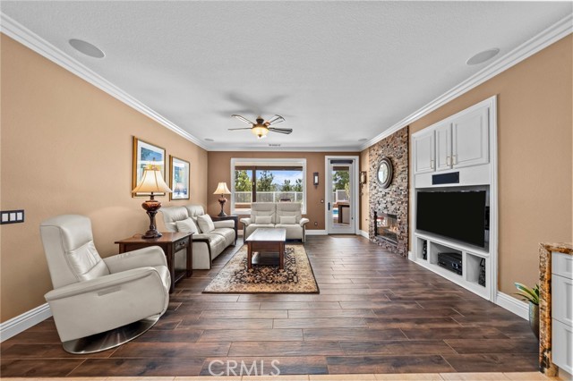 32409 Favara Drive, Temecula CA: https://media.crmls.org/medias/a3040616-aa03-47be-aaea-2c882f70c643.jpg