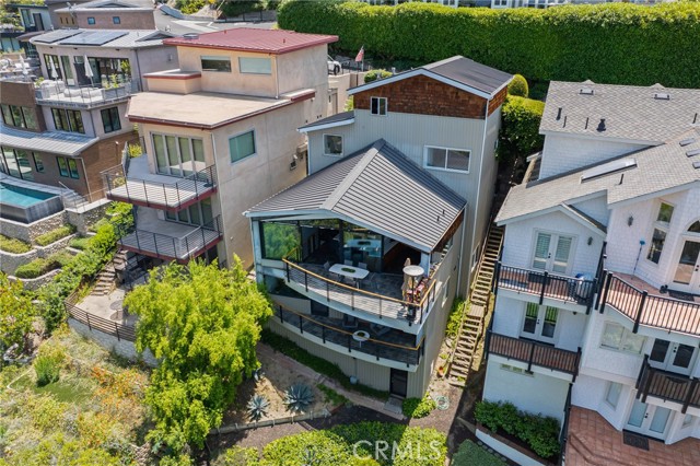686 Diamond Street, Laguna Beach CA: https://media.crmls.org/medias/a3048fb8-23f2-40d6-a492-7cfe6d0f7b3d.jpg