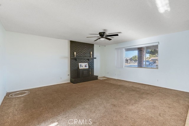 Detail Gallery Image 5 of 21 For 7365 Chase, Hesperia,  CA 92345 - 4 Beds | 3 Baths