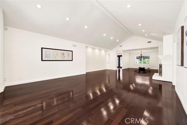 18930 Wells Drive, Tarzana CA: https://media.crmls.org/medias/a304eb38-8002-4d88-ab5b-7c09026fd7f9.jpg