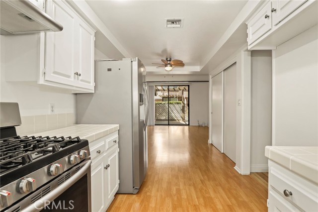 Detail Gallery Image 10 of 38 For 33 Northwoods Ln, La Crescenta,  CA 91214 - 3 Beds | 2/1 Baths