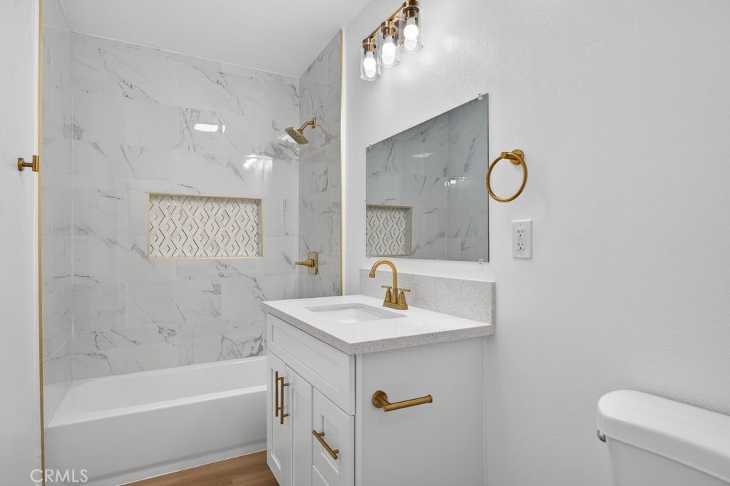 https://media.crmls.org/medias/a3054e5f-7dd5-4072-af7f-7a64d58cc2b6.jpg?preset=X-Large
