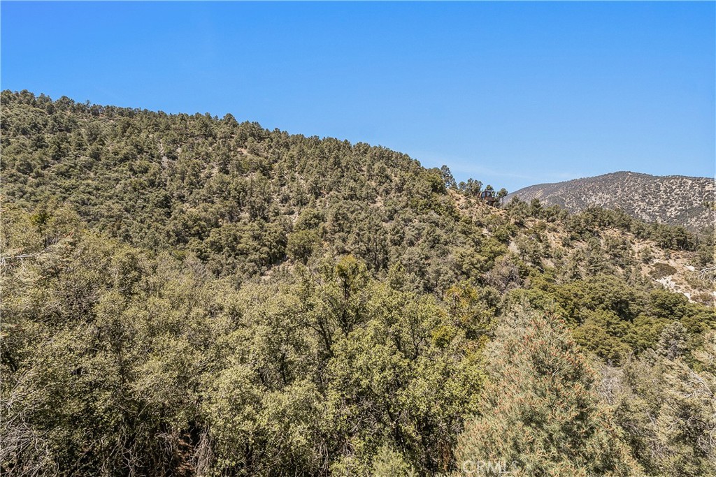 https://media.crmls.org/medias/a3055277-2216-4745-bb6b-d9b299946b75.jpg?preset=X-Large