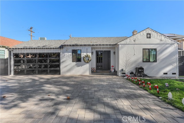 Detail Gallery Image 4 of 40 For 2240 N Parish, Burbank,  CA 91504 - 4 Beds | 2 Baths