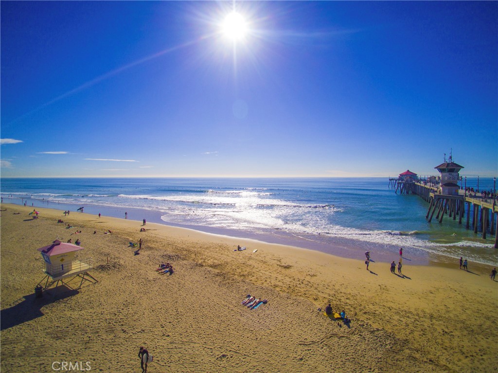 https://media.crmls.org/medias/a305bdf5-152f-4385-b994-e40df51d0b00.jpg?preset=X-Large