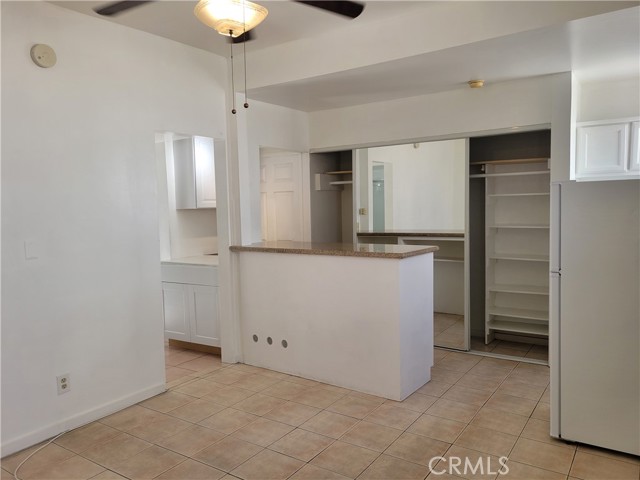 240 Linden Avenue, Long Beach CA: https://media.crmls.org/medias/a3060a01-ad4e-48c7-84f3-7ce3ec6d3668.jpg