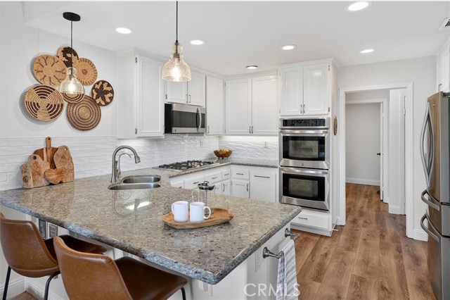 Detail Gallery Image 21 of 60 For 24448 Hampton Drive #C, Valencia,  CA 91355 - 3 Beds | 3 Baths