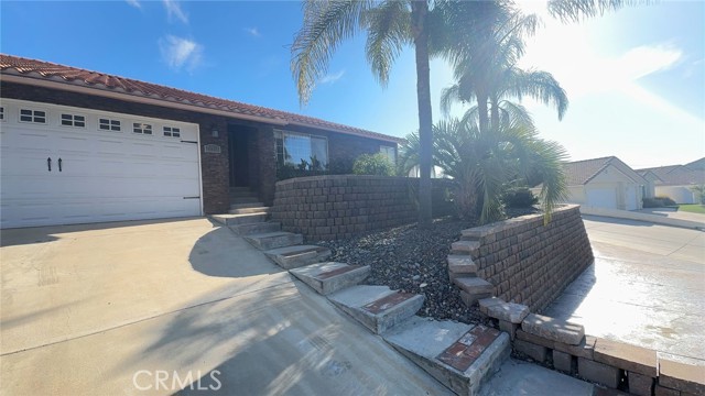 Detail Gallery Image 3 of 41 For 22962 Giant Fir Pl, Canyon Lake,  CA 92587 - 3 Beds | 2 Baths