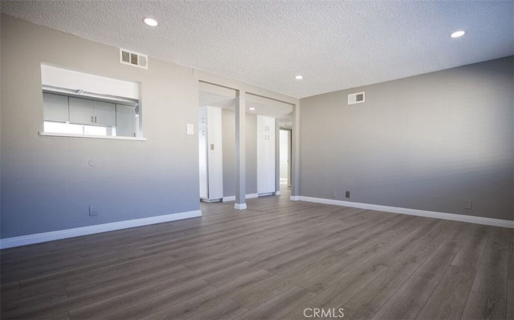 https://media.crmls.org/medias/a306b55b-cc53-4a41-b7b4-f450bba571ad.jpg?preset=X-Large