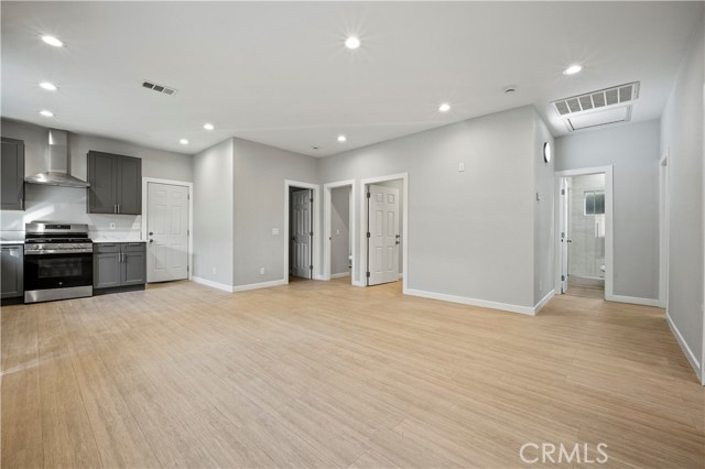 Detail Gallery Image 5 of 16 For 1584 W Wakefield Ave #B,  Anaheim,  CA 92802 - 4 Beds | 2/1 Baths