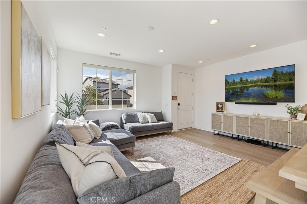 MLS #SB25251956 image #5