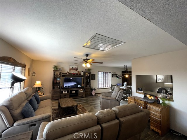Detail Gallery Image 12 of 56 For 18428 Siskiyou Rd, Apple Valley,  CA 92307 - 3 Beds | 2 Baths