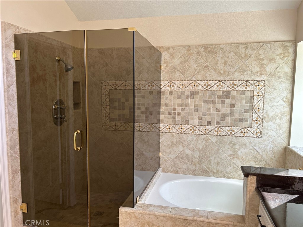 https://media.crmls.org/medias/a3093a7b-6d05-46ed-be53-df172e365931.jpg?preset=X-Large