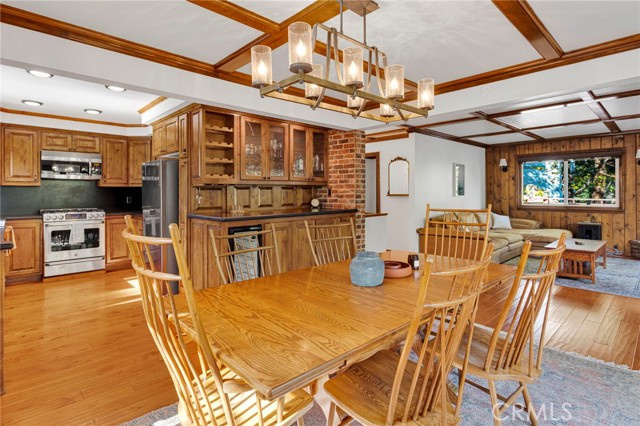 915 Trinity, Lake Arrowhead, CA 92352