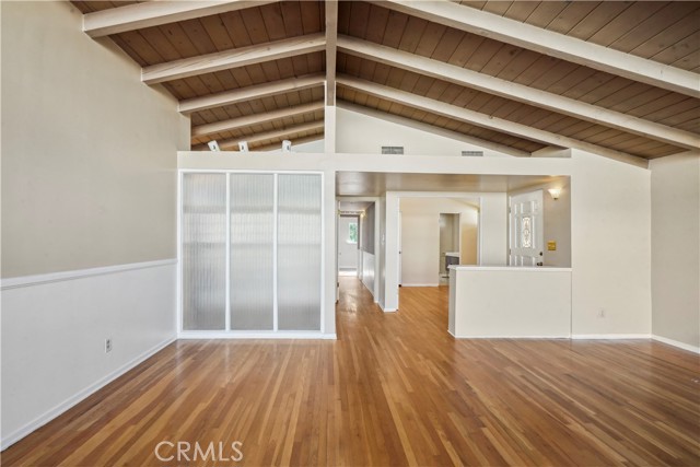 Detail Gallery Image 10 of 45 For 16433 Kingsbury St, Granada Hills,  CA 91344 - 4 Beds | 2 Baths