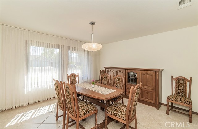 Detail Gallery Image 6 of 50 For 7355 N Pacific Ave, Fresno,  CA 93711 - 4 Beds | 3 Baths